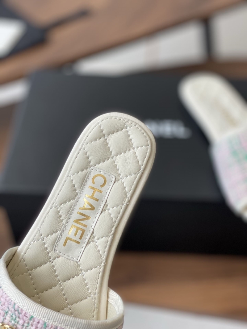 Ch**el slippers